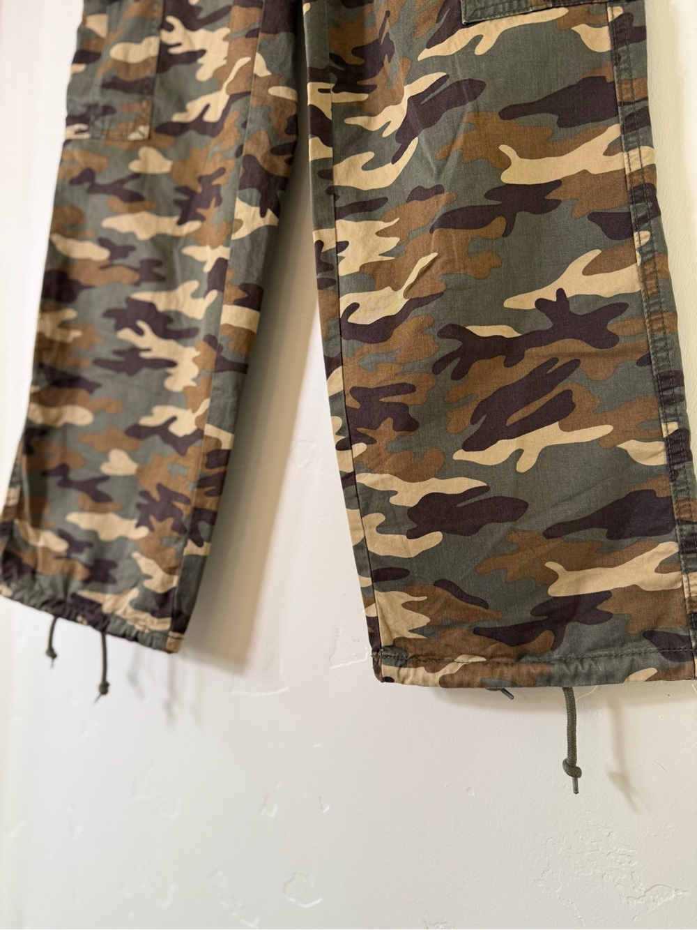 Levi’s ‘94 Baggy Cargo Pants Camo Print Size 26 - Picture 7 of 10